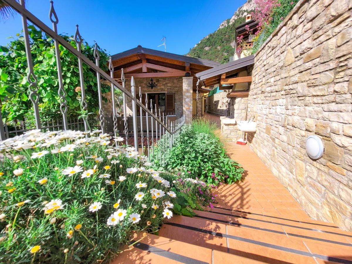 Villa Fior Di Loto Limone sul Garda Luaran gambar