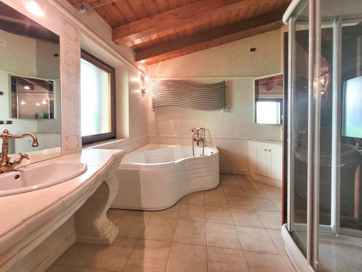 Villa Fior Di Loto Limone sul Garda Luaran gambar