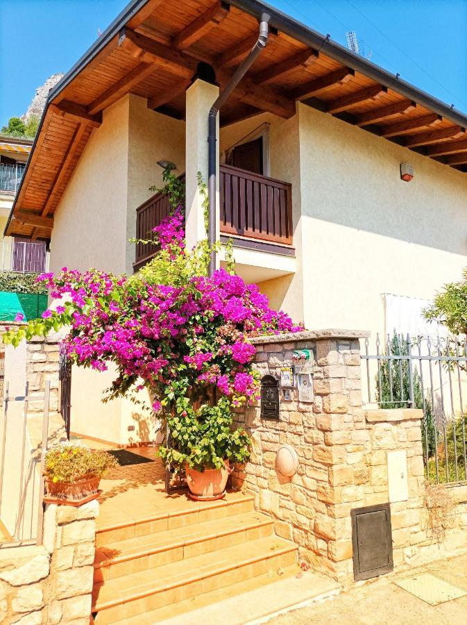 Villa Fior Di Loto Limone sul Garda Luaran gambar