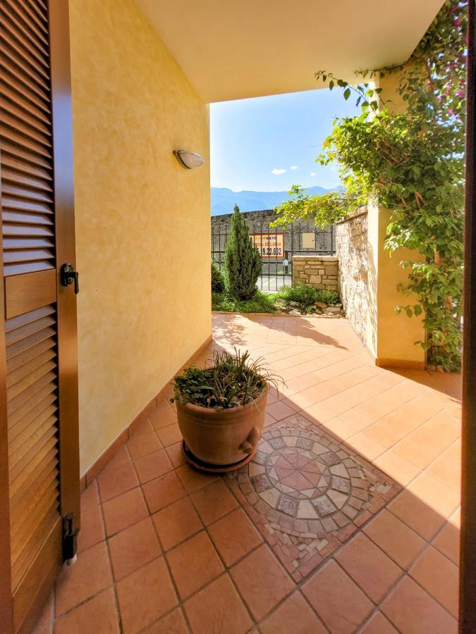 Villa Fior Di Loto Limone sul Garda Luaran gambar